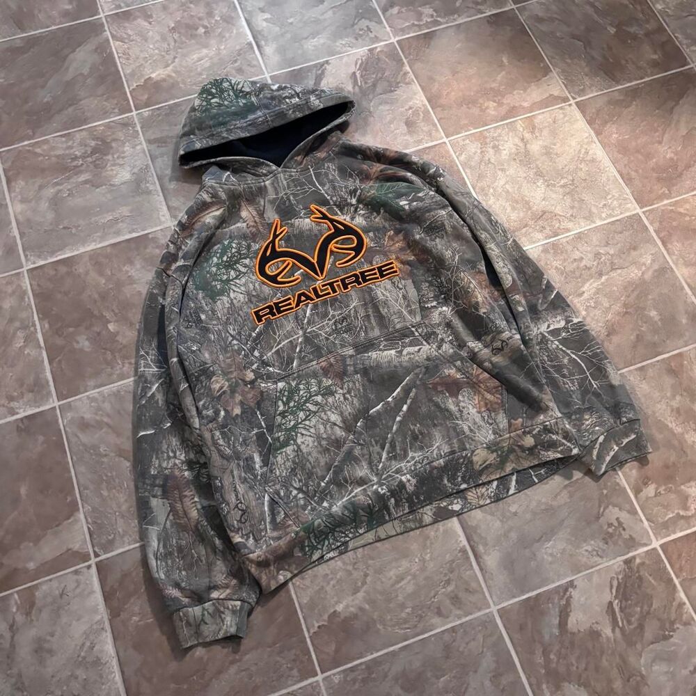 Vintage 2000s y2k baggy Realtree camo hoodie with orange logo, size large